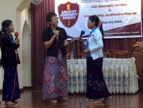 Dr. May-Ellen Colon, Adventist Community Services (ACS) Director for the Adventist world church, shares a presentation on stage with some participants during session 1 of the International Institute of Christian Discipleship (IICD) Community Services and Urban Ministries on October 4-9 in Yangon.